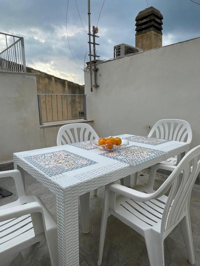 Casa Vacanze Al Trenta3 Marsala Exterior foto